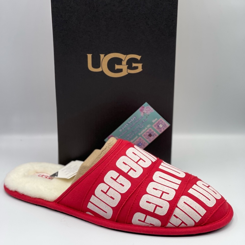 UGG‎ SCUFF GRAPHIC BAND SHEEPSKIN SLIP-ON SANDAL [1123737]